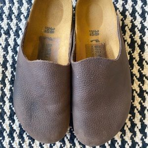 Birkenstock women’s slip on brown size 38